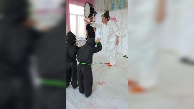 Яся и Мия на дне рождения у Тёмы в студии свободного рисования в Ярославле MORKOV' смотреть онлайн