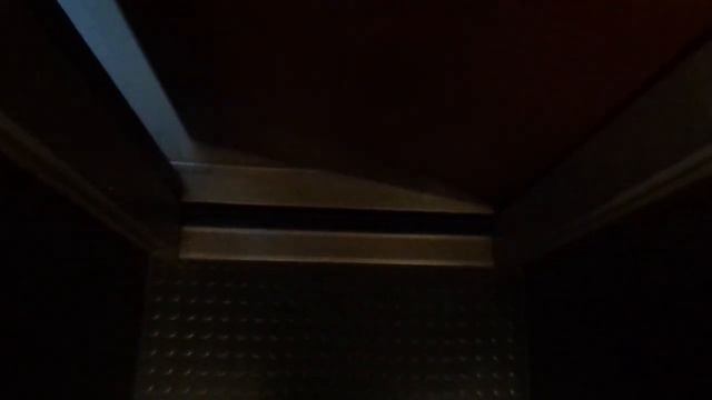 Amazing Old 1969 KONE Traction Elevator @ Pohjolankatu 9 B, Kajaani, Finland смотреть онлайн