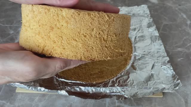 Это единственный правильный рецепт бисквита для торта. Кокосовый бисквит смотреть онлайн