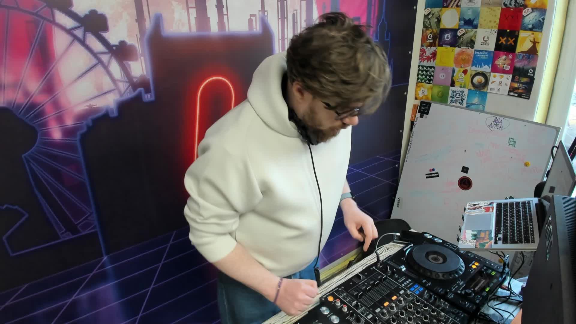 Живые игры 19.02.25 смотреть онлайн