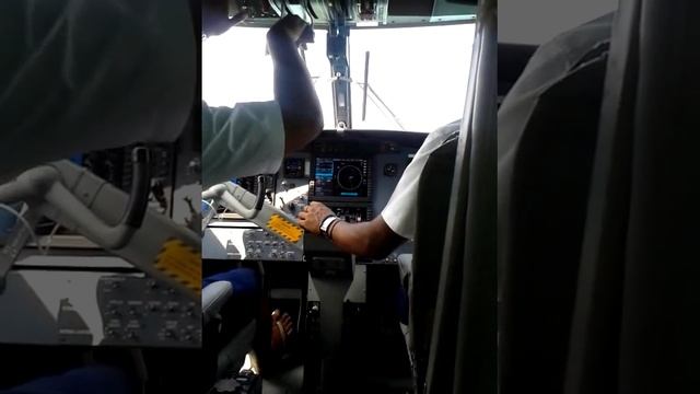 DHC-6 Twin Otter Floater Engine Start-Up - Maldives смотреть онлайн