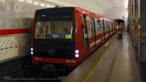 Метро поезда на станции Выборгская в Петербурге