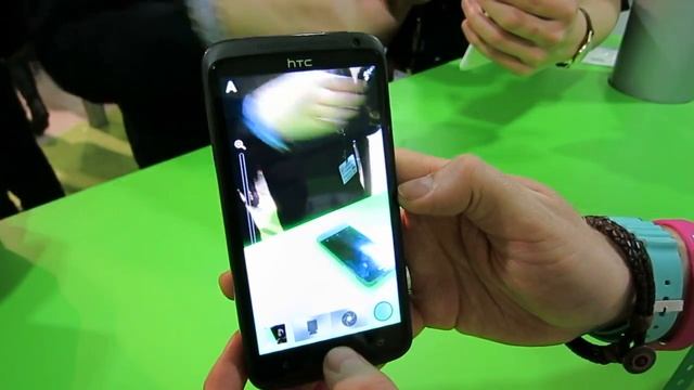 HTC One X camera app and HTC Music Hub. смотреть онлайн