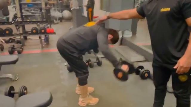 Bend over dumbbell raise #shapes #gujranwala #personaltrainer смотреть онлайн