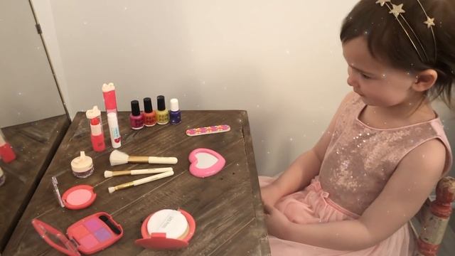 Hailey's Pretend Play Dress Up and Makeup Toys | This is the way we brush our teeth song. #withme смотреть онлайн