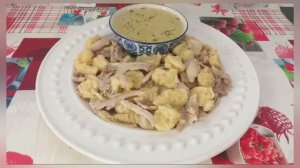 Галушки с мясом и чесночным соусом.Просто и вкусно на обед.