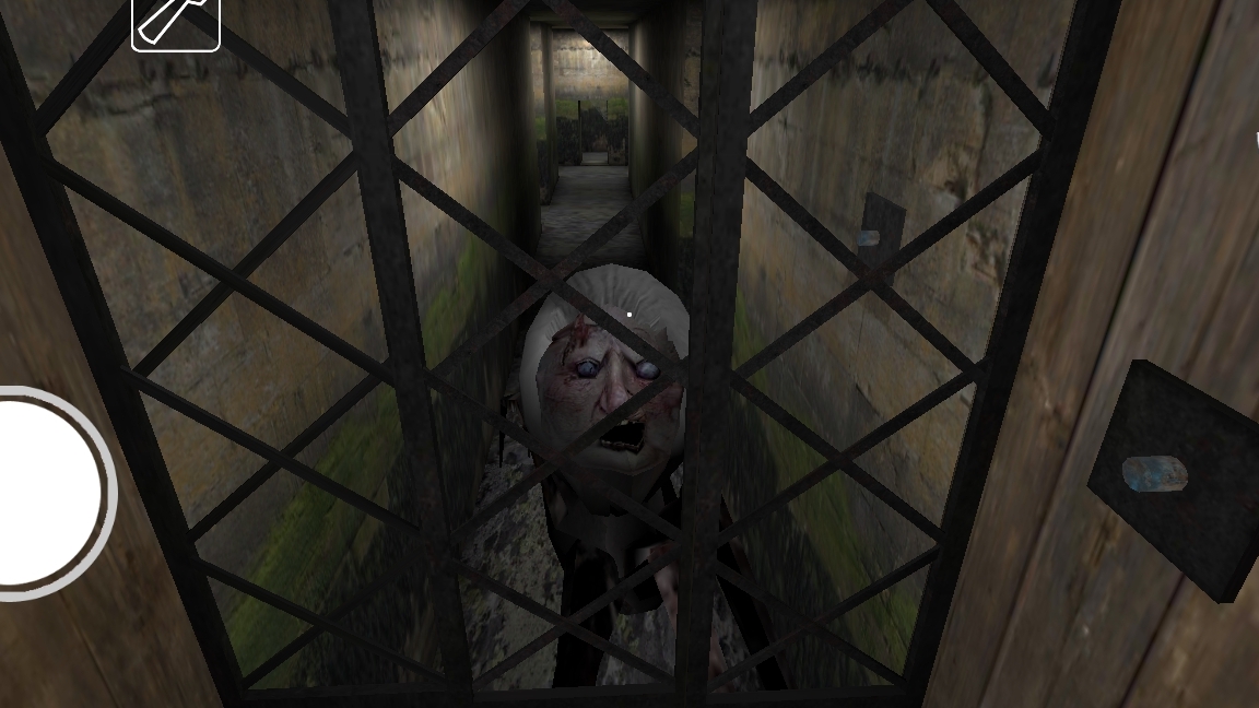 Я играю в Granny 1,8 прохожу через Анжелу на экстрим