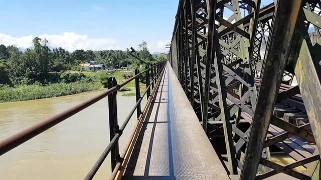 A Walk Across the Historical Victoria Bridge, Enggor, Perak смотреть онлайн