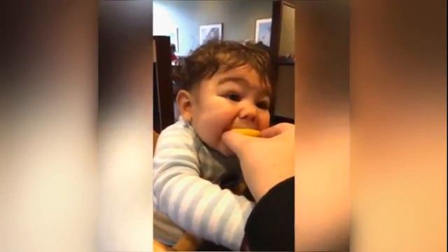 Малыши и лимоны...Children eat lemon...Угар полный... смотреть онлайн