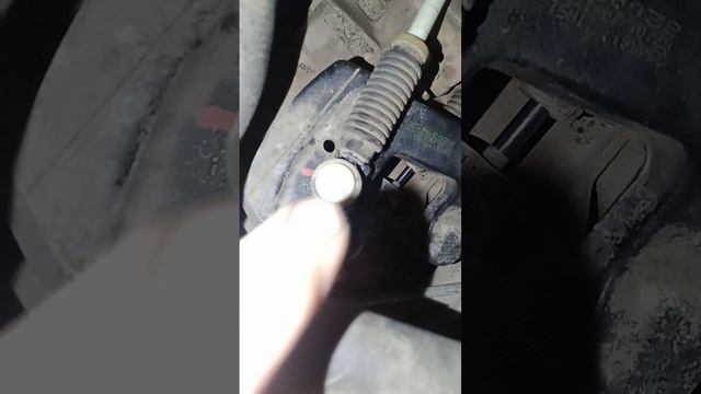 как сдёрнуть наконечники тросиков кулисы на renault duster смотреть онлайн