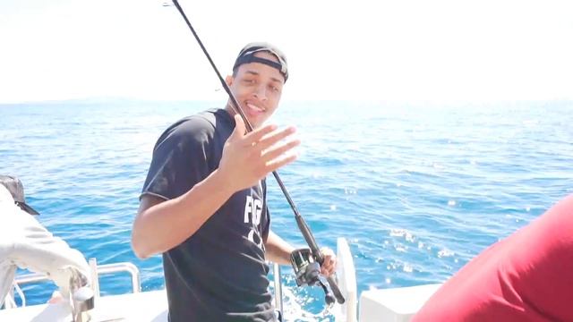 SURPRISING MY PARENTS WITH A GETAWAY ON A PRIVATE YACHT! смотреть онлайн