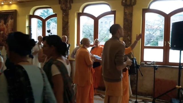 Gaura Hari Gaura Hari!!! Nityānanda He Nityānanda He!!! #harekrishna #harinam смотреть онлайн