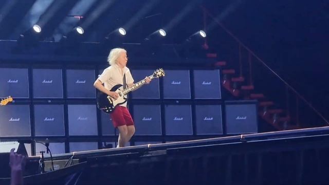 Riff Raff - ACDC LIVE SEVILLA 2024 смотреть онлайн