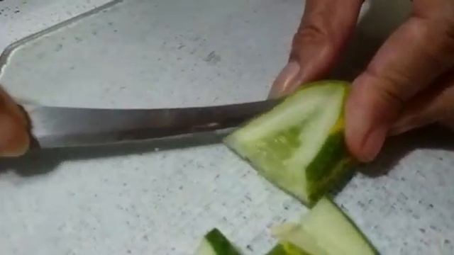 Como fazer flor de pepino para decoração de pratos. Vídeo rápido .Regina Ensina смотреть онлайн