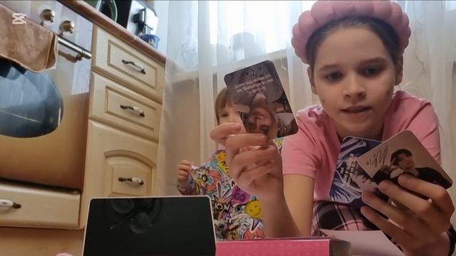 распоковочка подарков с рулеткой.