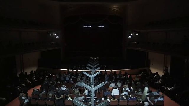 Ópera transforma famílias de Romeu e Julieta em milícias - Luigi Scevola e William Shakespeare смотреть онлайн