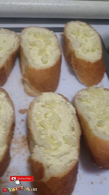 GARLIC BUTTER BREAD #shorts #mybloopers #garlicbread смотреть онлайн