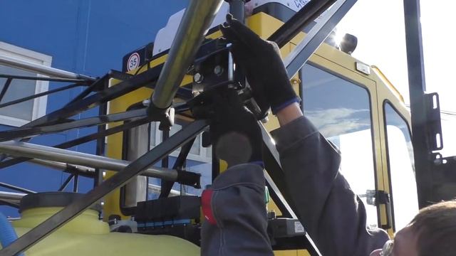 Подготовка и осмотр перед выездом опрыскивателя 