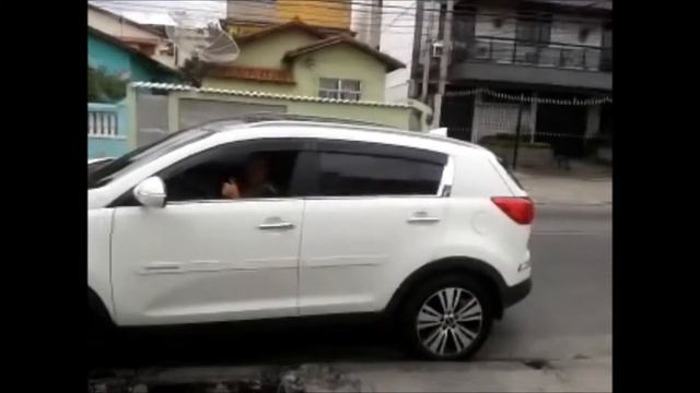 Kia Sportage manobrando смотреть онлайн