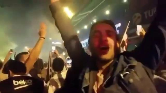 Beşiktaş tezahürat- Ulaş Tuna ASTEPE 🤘 смотреть онлайн