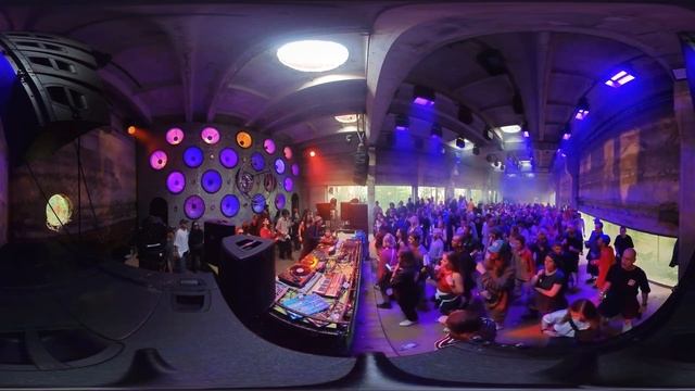 Sacha Mambo. Vinyl set @ Outline 2024. Neon. 360 градусов смотреть онлайн
