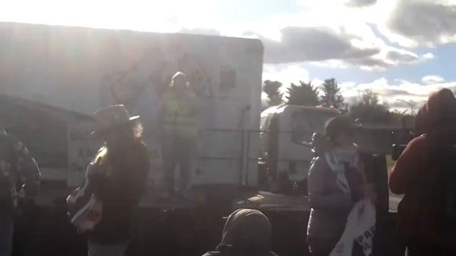 Police Watch Small Crowd as Pentagon Protest Ends смотреть онлайн