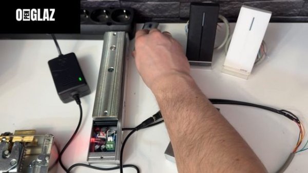 Подключение и настройка  СКУД с электромагнитным замком и контроллером со встроенным считывателем