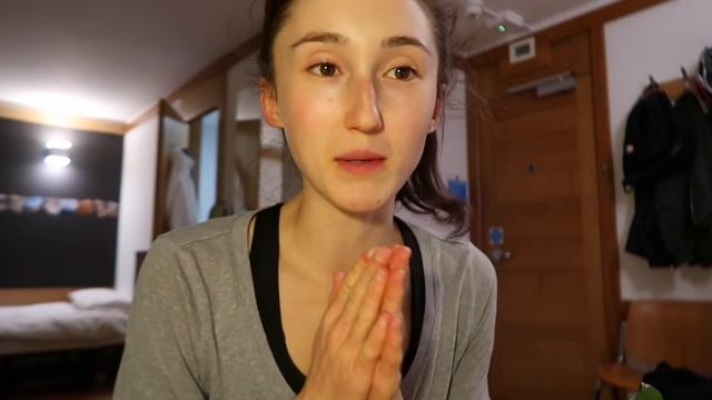 STUDENT BUDGET FRIENDLY TOFU RECIPES // VEGAN SCRAMBLED EGG? | HEADSTANDS + HALLOWEEN UNIBOX | VLOG смотреть онлайн