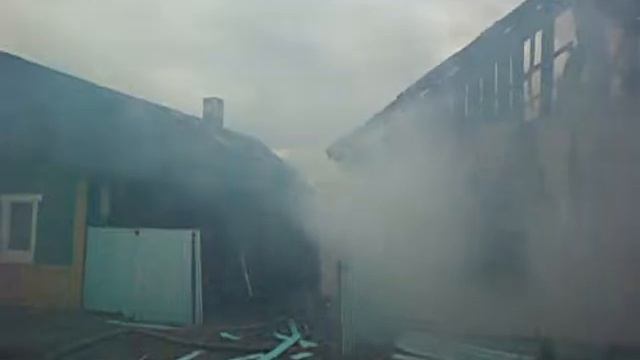 В Чашниках огонь уничтожил сразу два дома смотреть онлайн