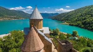 Знаменитая экскурсия в Грузии из Тбилиси к горе Казбег