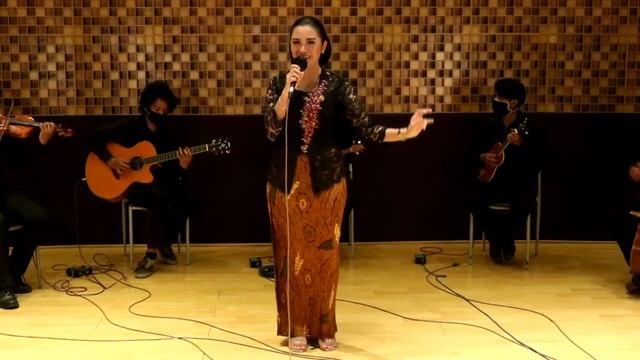 Folk Vokal Female Belinda смотреть онлайн