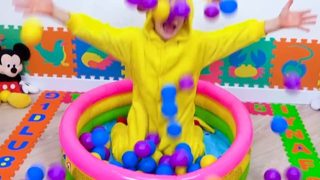 Color song, Dima pretends to play with Colors balls | Children's songs by Dima Family Show смотреть онлайн