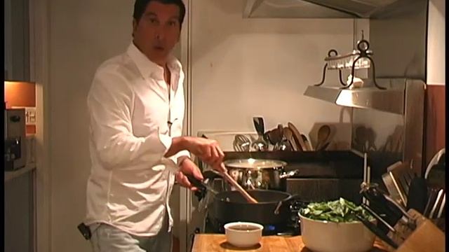 Slim Man Cooks Pasta with spinach sun dried tomatoes and goat cheese смотреть онлайн