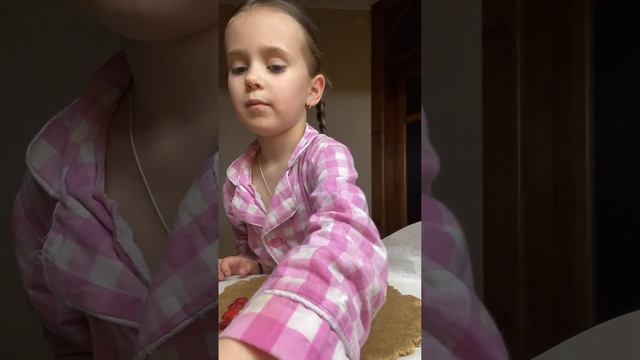 Галета с клубникой 🍓 #flyp #shortvideo #viral #галета #клубника #ютуб смотреть онлайн