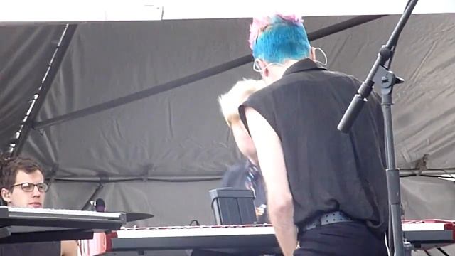 Neon Trees Moving In The Dark Live DC101 Chili Cook Off RFK Stadium Washington DC May 12 2012 смотреть онлайн