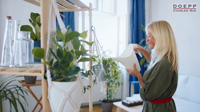 Adding Color to Your Winter Garden | At Home With Sue смотреть онлайн