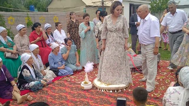 Ақылбек&Гүлгүл сырға салу смотреть онлайн