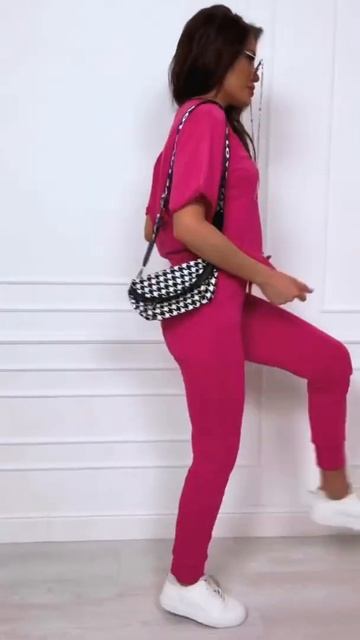 Летний женский спортивный костюм с футболкой розовый смотреть онлайн