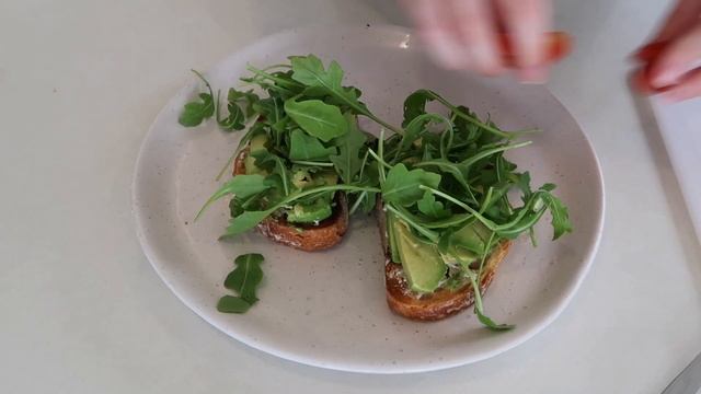 4 EASY VEGAN RECIPES | I can't cook but here goes :D | Lauren Curtis смотреть онлайн