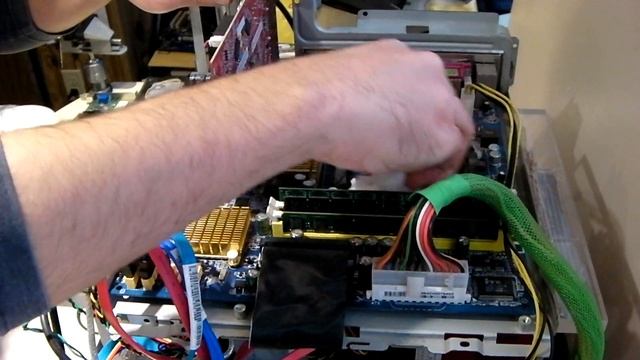 Overclocking two older Sempron CPUs - impressive numbers! смотреть онлайн