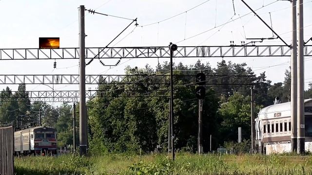 Отправление ЭР9М-530 и прибытие ЭР9М-547 по станции Ирпень смотреть онлайн