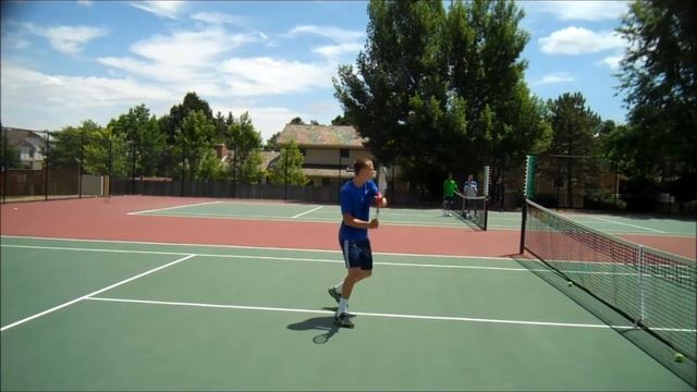 Video Analysis of Hayden Sabatka's ForeHand Volley From a Side Angle смотреть онлайн