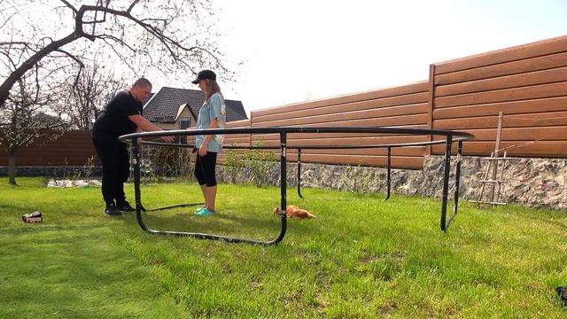 Настя і Саша поїхали на ДАЧУ наші вихідні Складаємо батут ВЛОГ My Family Life смотреть онлайн