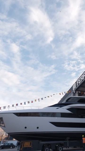 Новая яхта Ferretti Yachts 940 спущена на воду смотреть онлайн