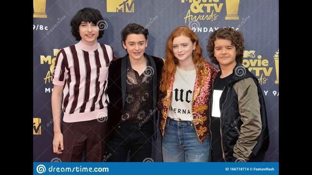 Sadie Sink and the cast of Stranger Things photo video. смотреть онлайн