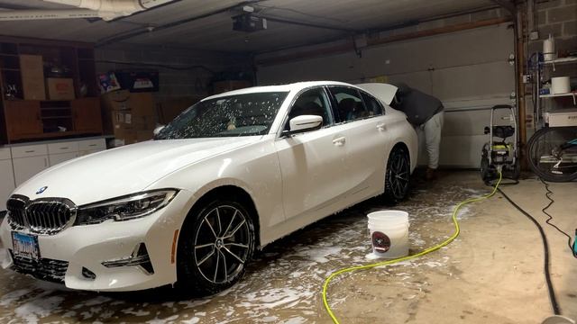 BMW 330i winter wash Chemical Guys Honeydew Snow foam and Citrus Wash & Gloss shampoo смотреть онлайн