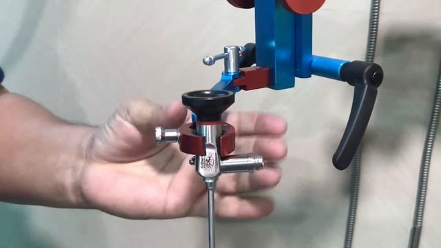 Attaching Any Rigid Endoscope in Magic clamp of EndoHold GS201 B смотреть онлайн