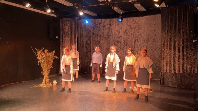 Спектакль малой формы "Русское поле" по мотиву повести Ч. Айтматова "Материнское поле" смотреть онлайн