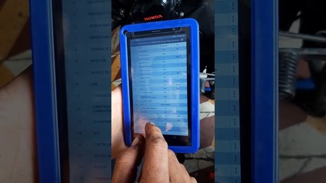 diagnostico con escáner fcar fmm en moto honda CB190 full inyección смотреть онлайн