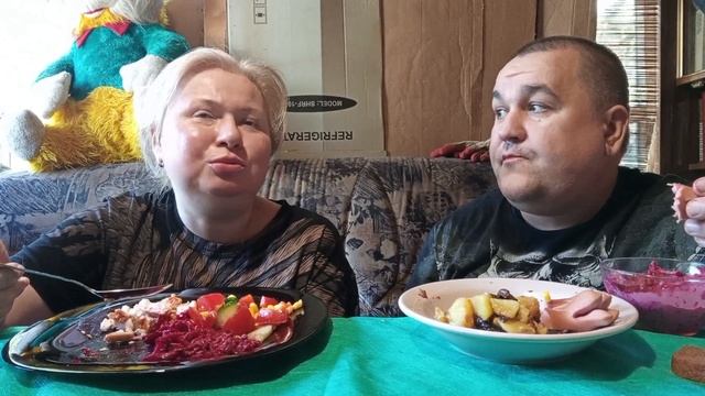 Обжор - жареная картошка с грибами и ежиками | Мукбанг - ПП салатики , куриная грудка и так далее смотреть онлайн